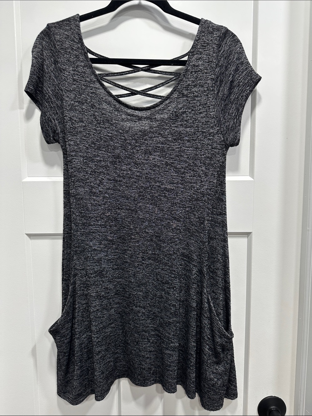 Women’s Black Crisscross Back Short Sleeve Tunic Top - Size Medium